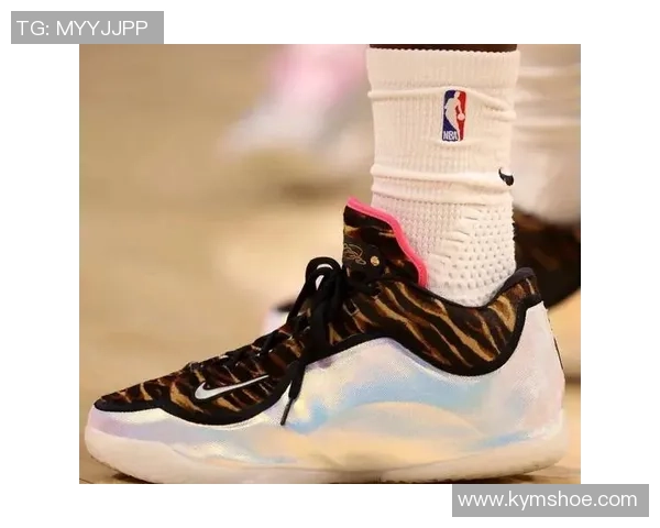 球星上脚新款战靴震撼登场引爆赛场关注度与热议