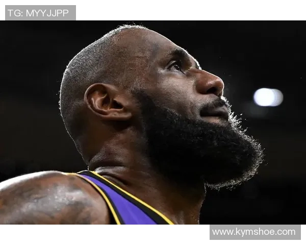 足球巨星评价詹姆斯竞技精神与球场统治力兼备的全面分析 足球巨星评价詹姆斯竞技精神与球场统治力兼备的全面分析